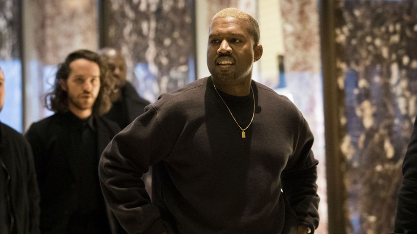 Verdächtiger Ring: Kanye West soll wieder geheiratet haben!