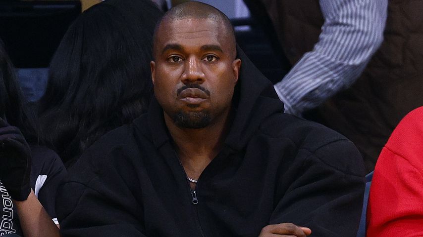 Kanye West bei einem Basketballspiel im März 2022