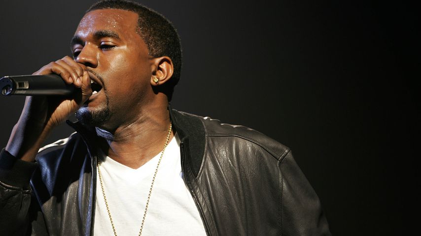 Kanye West performt bei einer Fashion Show in New York im April 2005