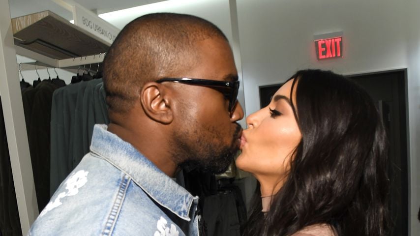Seltener Anblick: Kanye West küsst Kim Kardashian bei Event