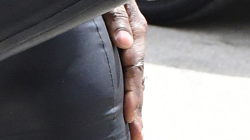Kanye Wests Hand an Chaney Jones' Po