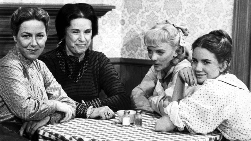 Karen Grassle, Katherine MacGregor, Alison Arngrim und Melissa Gilbert bei "Unsere kleine Farm"
