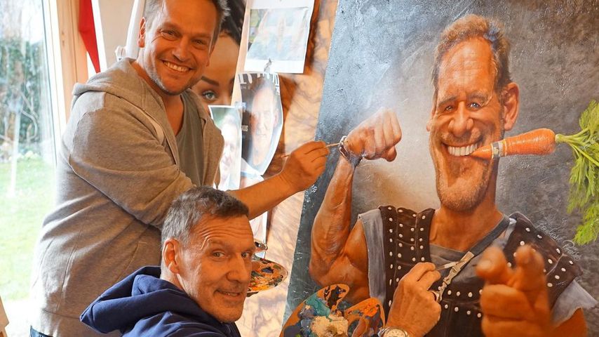 Karikaturist Bernhard Prinz mit Ralf Moeller