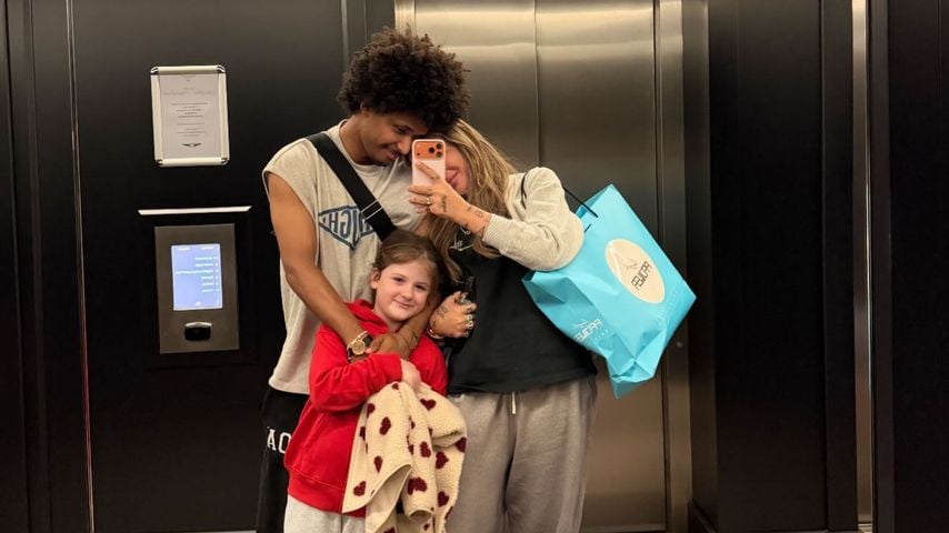 Karim Adeyemi mit Loredana und Tochter Hana, Juni 2026
