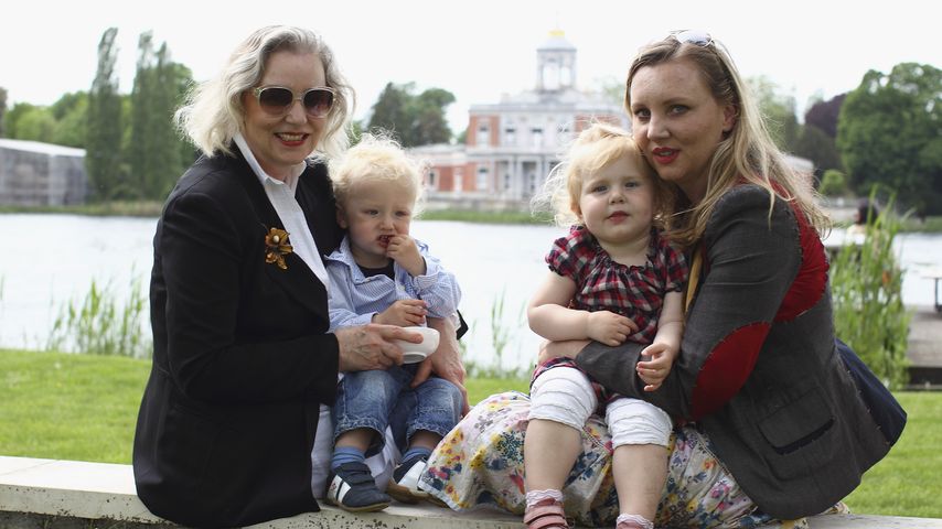 Karin Joop-Metz und Florentine Joop mit den Kindern Friedrich und Helena im Mai 2012 in Potsdam