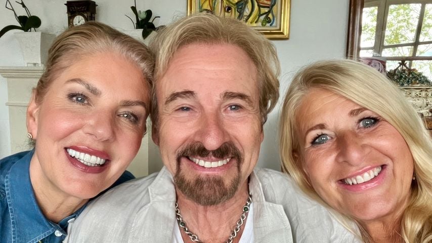 Karina Mroß mit ihrem Ehemann Thomas Gottschalk und dessen Schwester Raphaela Ackermann, 2024