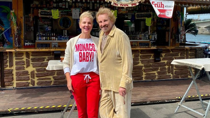 Thomas Gottschalk und seine Karina bummeln auf dem Rummel