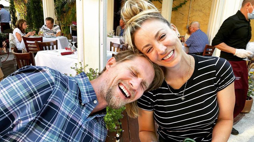 Grinsebacken! Kaley Cuoco genießt Date-Night mit ihrem Karl
