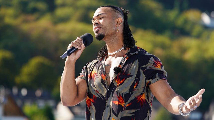 "Der beste Sänger": DSDS-Kandidat Karl bekommt goldene CD