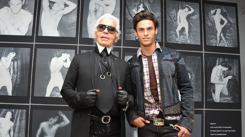 Modedesigner Karl Lagerfeld und Model Baptiste Giabiconi