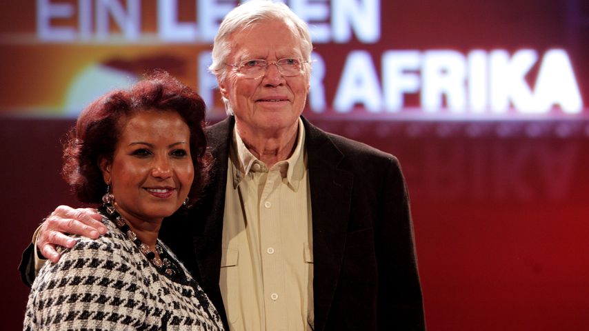 Karlheinz Böhm und seine Frau Almaz Böhm bei einem TV-Auftritt in Grünwald im April 2008