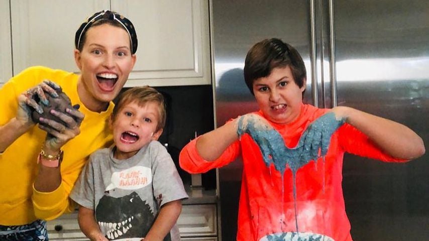 Karolina Kurkova mit ihren Kindern Noah und Tobin
