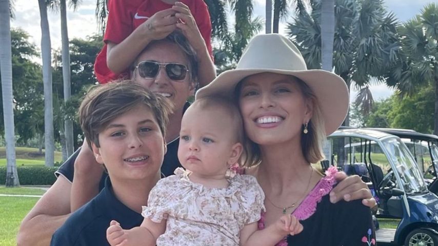 Karolina Kurkova und ihre Familie im April 2022