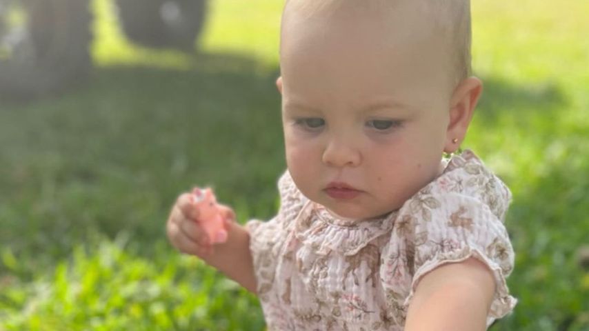 Karolina Kurkovas Tochter Luna Grace im April 2022