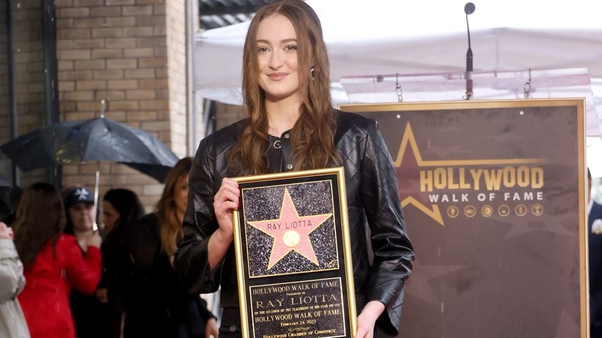 Karsen Liotta empfängt den Stern für Ray Liotta auf dem Walk of Fame