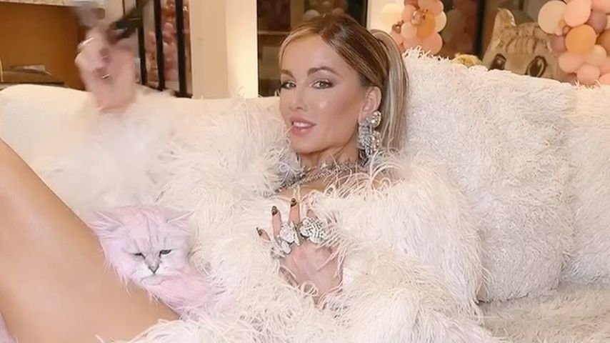 Kate Beckinsale mit ihrer pinken Katze, 2024