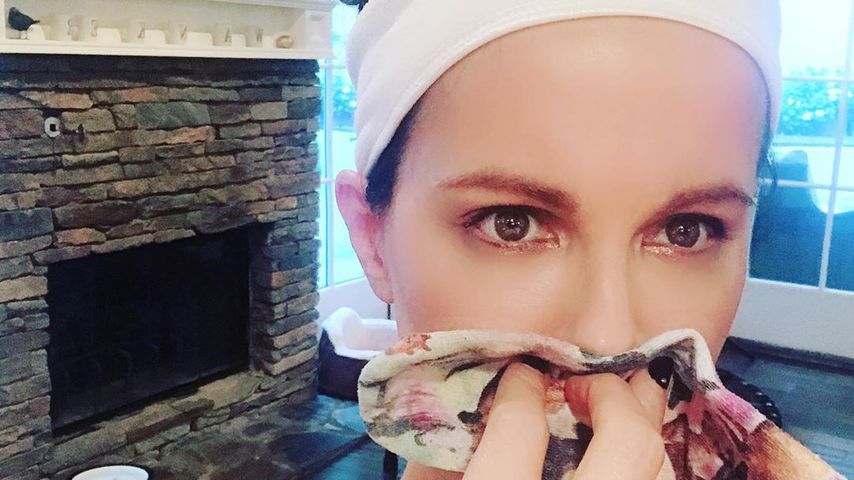 Wie bitte? Darum schnüffelt Kate Beckinsale an Kinder-Socke!