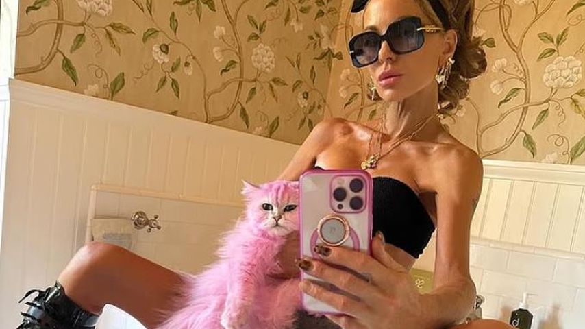 Fans sind entsetzt: Kate Beckinsale posiert mit pinker Katze