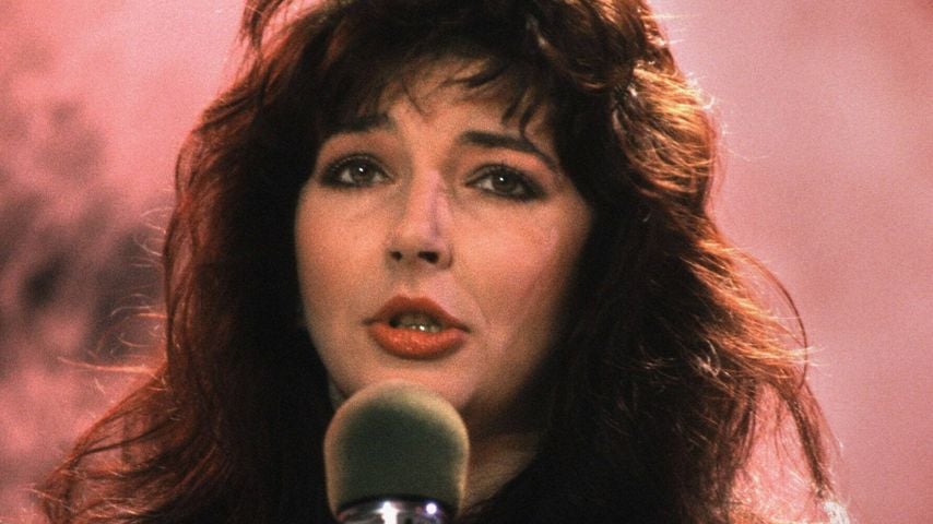 Sängerin Kate Bush während einer Bühnenperformance in den 1980er Jahren