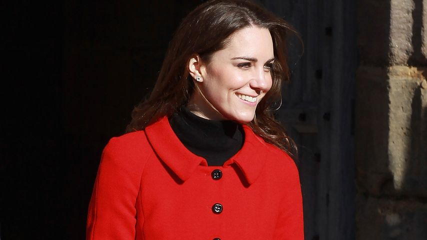 Kate Middleton im roten Mantel, Schottland 2011