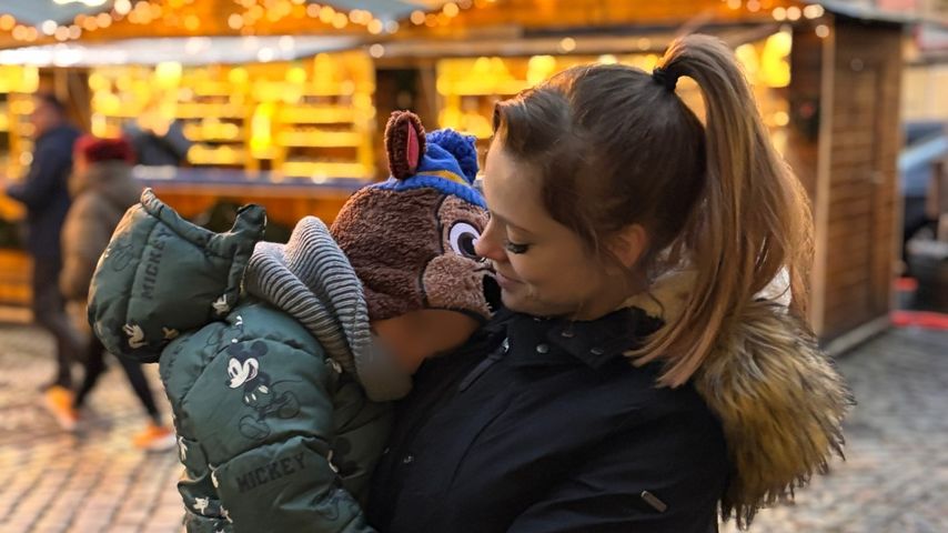 Anne Wünsche mit ihrem Sohn, Dezember 2024