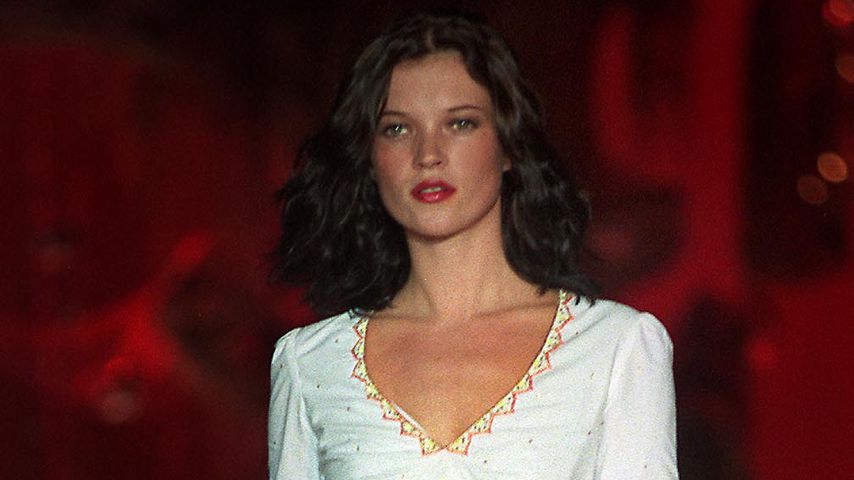 Kate Moss auf dem Laufsteg der Londoner Fashion Week, 1999