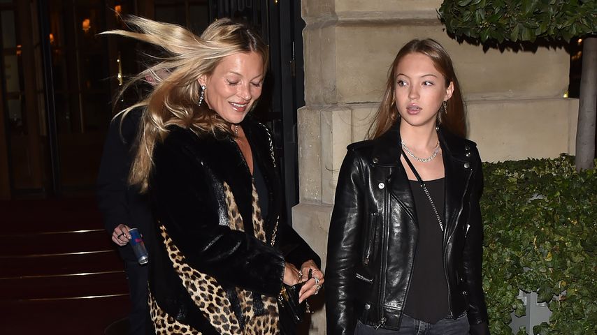 Hübsch wie die Mama! Kate & Lila Moss flanieren durch Paris