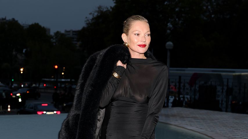 Kate Moss bei der Pariser Fashion Week 2022