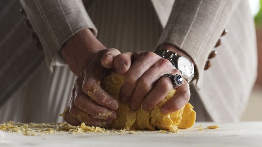 Prinzessin Kate trägt den Ring von Prinzessin Diana bei der Zubereitung von Tortellini in Reggio Emilia, 14. Mai 2026