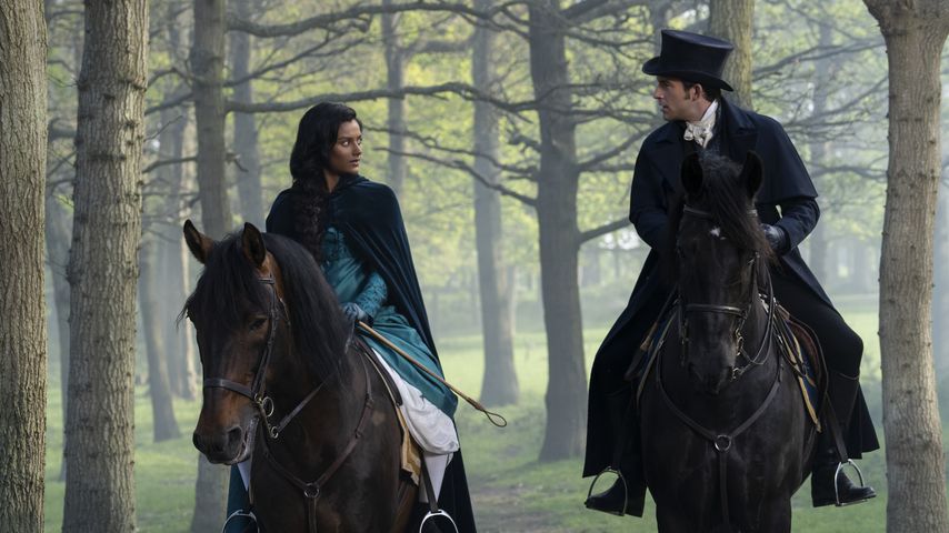 Kate Sharma (Simone Ashley) mit Anthony Bridgerton (Jonathan Bailey) in "Bridgerton"