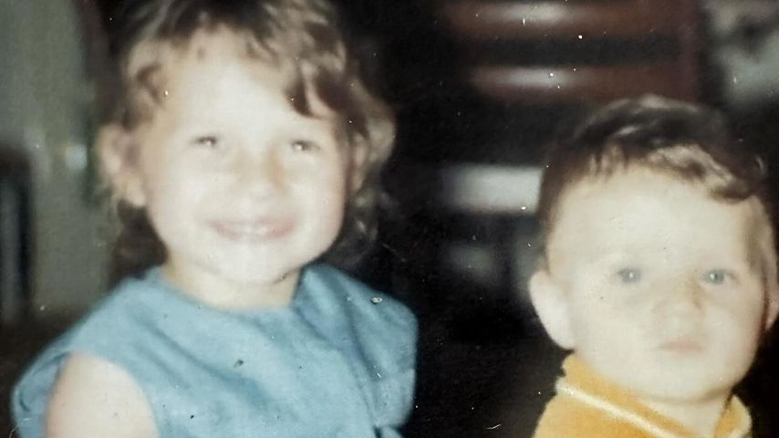Kate und Nick Moss als Kinder