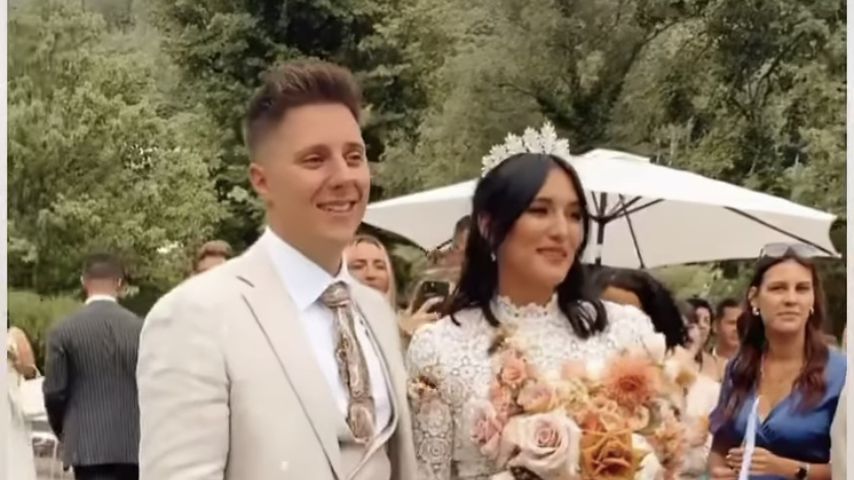Katharina Damm mit ihrem Ehemann Leo bei ihrer Hochzeit
