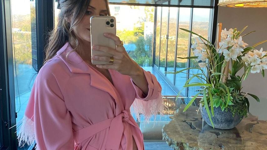 Ein Traum in Pink: Katharine McPhee zeigt ihren Babybauch