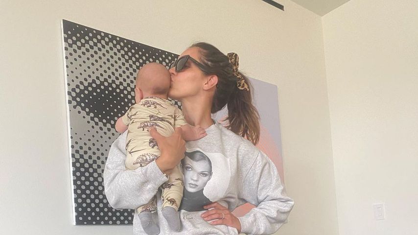 Erstes Foto: Neu-Mama Katharine McPhee knuddelt Baby Rennie