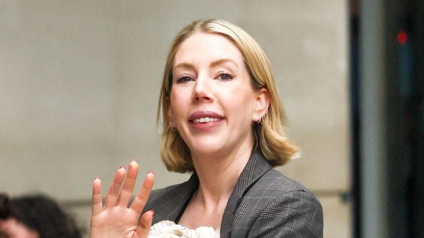 Katherine Ryan mit ihrer Tochter Holland im Arm, November 2025
