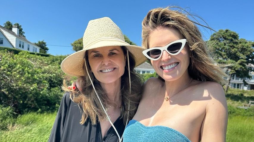 Mit Mama: Katherine Schwarzenegger zeigt strahlend Babybauch