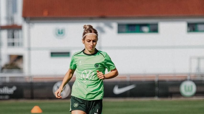 Kathrin Hendrich, Fußballprofi
