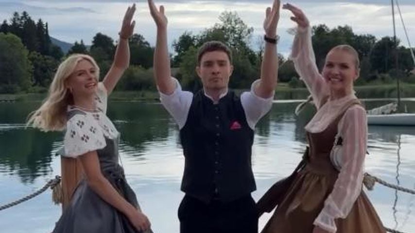 Influencerinnen Kathrin und Patrizia Palme mit Schauspieler Ed Westwick, August 2025