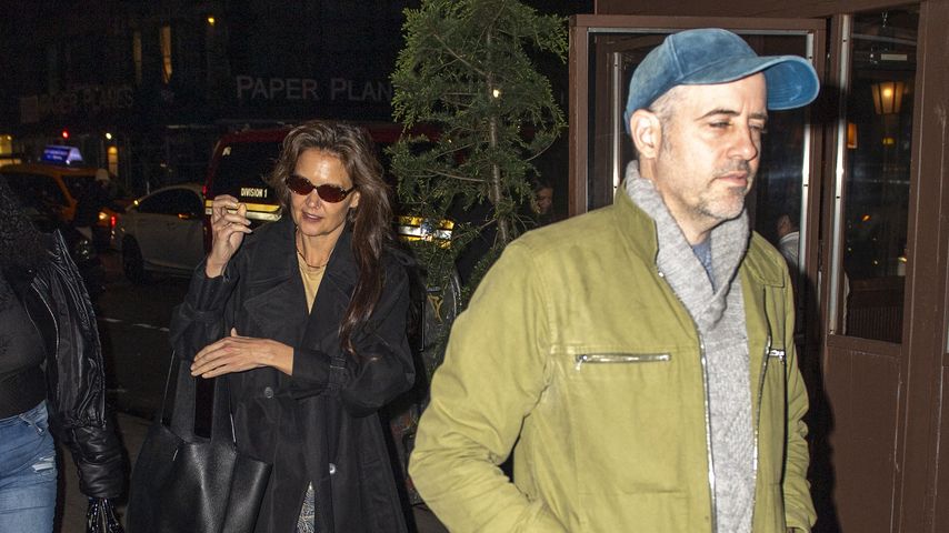 Katie Holmes mit unbekanntem Mann, im April 2024