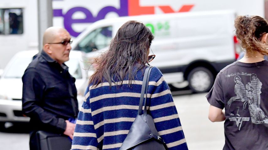 Katie Holmes mit nassen Haaren in New York im Dezember 2019