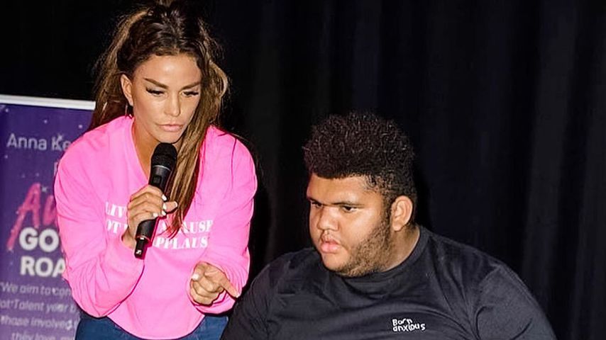 Katie Price und ihr Sohn Harvey bei einem Talentwettbewerb für Autisten