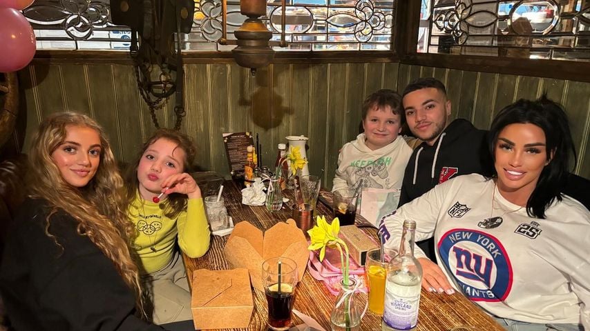 Katie Price gibt zu: Sie muss Geburtstage ihrer Kids googeln