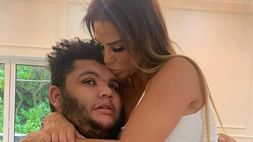 Harvey Price mit seiner Mutter Katie Price im November 2020