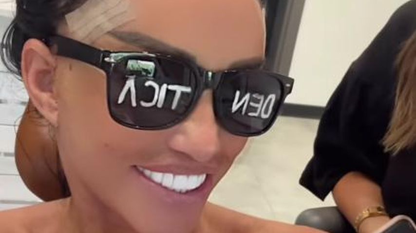 Erneute Behandlung: Katie Price zeigt stolz ihre neuen Zähne