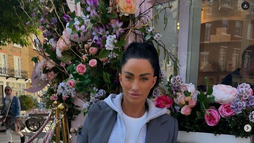 Katie Price hat Führerschein wieder und fährt teures Auto
