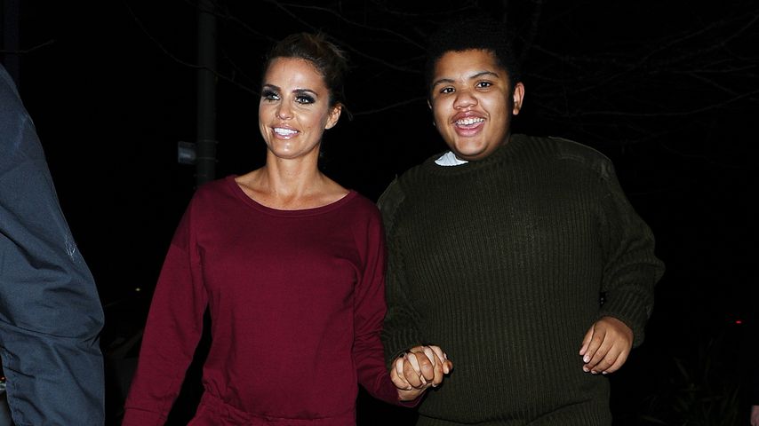 Katie Price mit ihrem Sohn Harvey, Dezember 2015