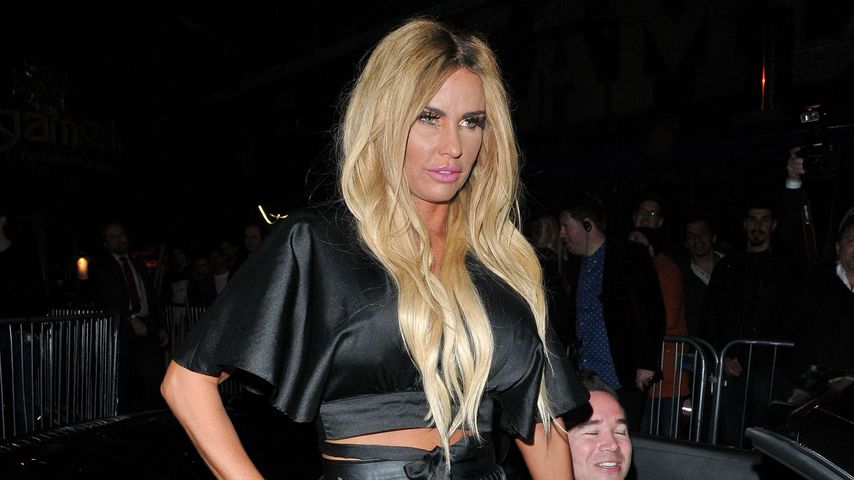 Schon wieder! Katie Price im Vollrausch aus Club geworfen