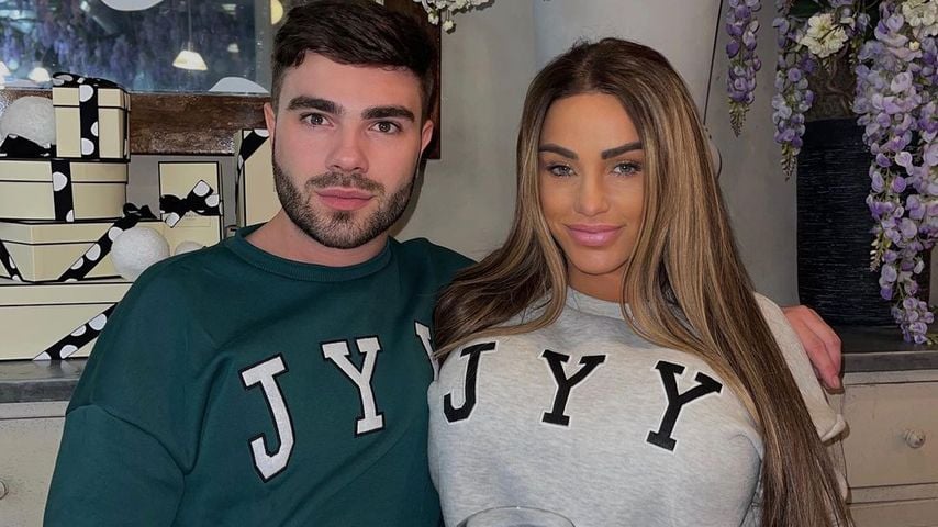 Neue Brust-OP? Katie Price präsentiert ihren Riesen-Busen
