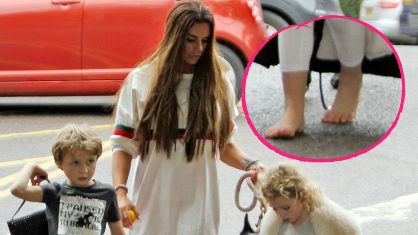 Horror-Mom? Katie Price' Tochter Bunny ist barfuß unterwegs
