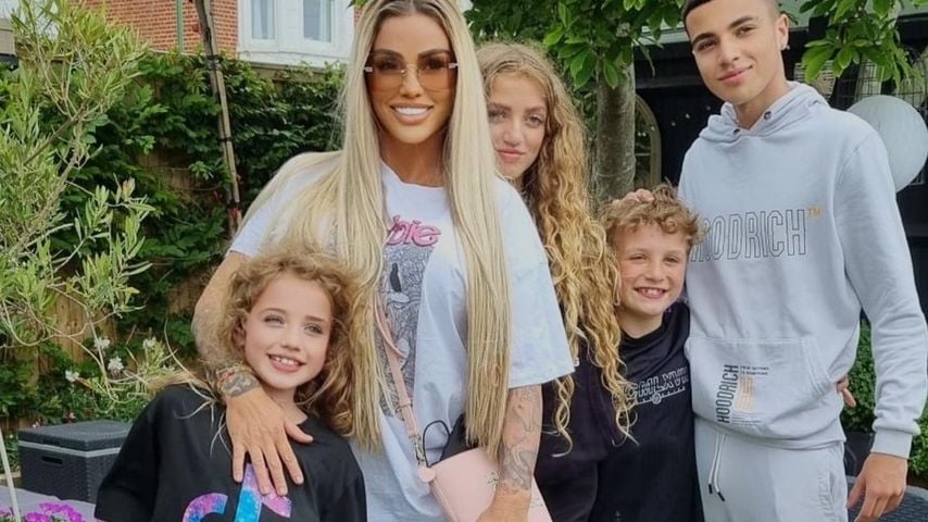 Katie Price mit ihren Kindern Bunny, Princess, Jett und Junior